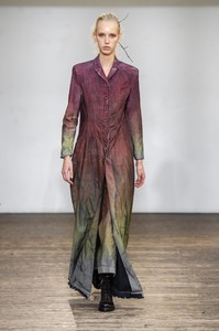 defile-olivier-theyskens-printemps-ete-2019-paris-look-32.thumb.jpg.35114d5b4156b9c5e6a76ec62cd61fbc.jpg