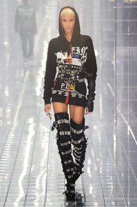 defile-philipp-plein-printemps-ete-2019-milan-look-27.thumb.jpg.2fbbf5d6c15288e7cf3cf12941fece17.jpg