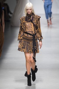 defile-philosophy-di-lorenzo-serafini-printemps-ete-2019-milan-look-21.thumb.jpg.1a68e1087a05955482ff9869d24219d1.jpg