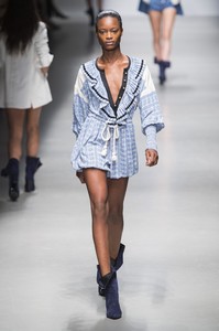 defile-philosophy-di-lorenzo-serafini-printemps-ete-2019-milan-look-26.thumb.jpg.277bb934e956d17e5b4dafaa6cd41846.jpg