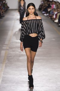 defile-roberto-cavalli-printemps-ete-2019-milan-look-13.thumb.jpg.96e5990e0c5c2fb0b568a0e549c16083.jpg