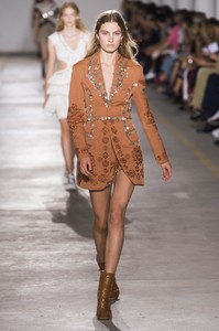 defile-roberto-cavalli-printemps-ete-2019-milan-look-48.thumb.jpg.3fa9b358723251993dd3e2a7b5b585f6.jpg