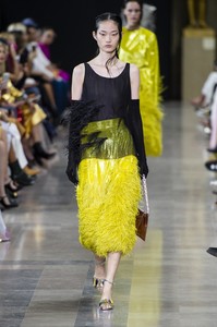 defile-rochas-printemps-ete-2019-paris-look-32.thumb.jpg.344cdba95ee3f214a927db2be8cde8fa.jpg