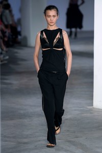 dion-lee-rtw-s19-29(1).thumb.jpg.2841669c5ab778f24c43d8b3019b9976.jpg