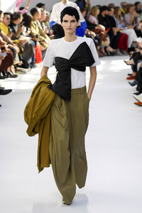 dries-van-noten-ggrtw-spring-2019-paris-fashion-week0649(1).thumb.jpg.16c4b619a61a0a8467965eb738ed5a7f.jpg