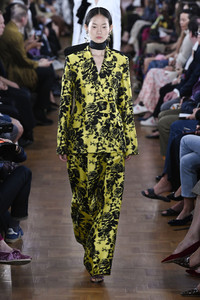 erdem-rtw-spring-2019-london-fashion-week-11(1).thumb.jpg.b44fd0671028659e1ca1666ed80803ff.jpg