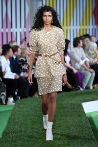 escada-rtw-s19-23(1).thumb.jpg.3f9aa0d55a921ad21ba5c6f9e2156435.jpg