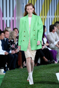 escada-rtw-s19-27(1).thumb.jpg.6ebfa42a8c4d5502dfdc621b8e23f13f.jpg