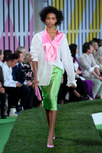 escada-rtw-s19-28(1).thumb.jpg.97ca936ce26af16bc07a606d6122827b.jpg