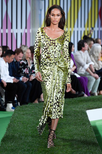 escada-rtw-s19-42(1).thumb.jpg.67099a48252233b655da714acd40d373.jpg