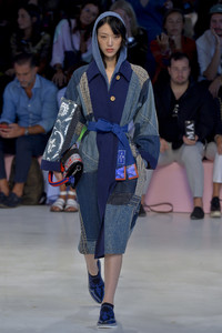 etro-2019-milan-fashion-week-collection0131(1).thumb.jpg.454aa3fa6f5f466b03c0338b0ac27331.jpg