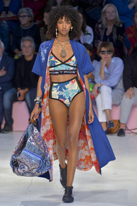 etro-2019-milan-fashion-week-collection0161(1).thumb.jpg.b6974898fabdb1bf341e062f65a0d42e.jpg