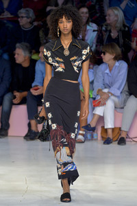etro-2019-milan-fashion-week-collection055(1).thumb.jpg.5026d65b06b3185e4ee6b7f3b55c0976.jpg