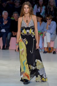 etro-2019-milan-fashion-week-collection065(1).thumb.jpg.20e95f7bccd0f46a8e52f7124a1e9b0d.jpg