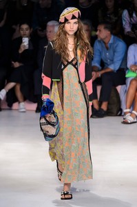 etro-rs19-1688.thumb.jpg.0c4b6d2cf81a75ee26dd97bb50b79b91.jpg