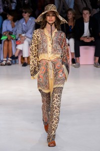 etro-rs19-1742.thumb.jpg.c982f105b31791e1ea67ccf47749896c.jpg