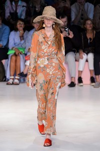 etro-rs19-1749.thumb.jpg.f6a74a626d641262446ca88fb76ae20a.jpg
