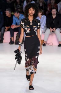 etro-rs19-1879.thumb.jpg.0c38025ed9971cbc37c23fb015c90fc7.jpg