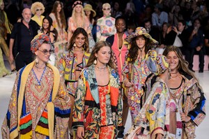 etro-rs19-2010.thumb.jpg.92a37f9be3a9f1fd1ba3f3116889b766.jpg