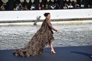 eva300918BZNimage123.jpg