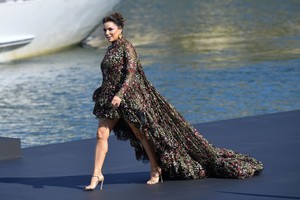 eva300918BZNimage125.jpg
