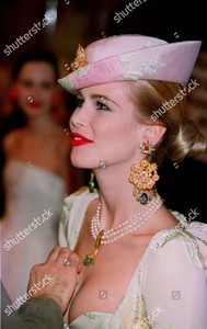 fashion-show-paris-france-1997-shutterstock-editorial-269105q.jpg