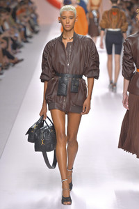 fendi-13(1).thumb.jpg.fdd877a7ca6d327763dcc3491218ebca.jpg