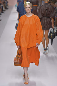 fendi-14(1).thumb.jpg.7a4fdda59d9a4ca7ab3f302d79d5cd4d.jpg