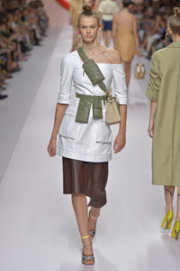 fendi-26(1).thumb.jpg.550d6763f99a7636ad7dcb4b8b82f6a5.jpg