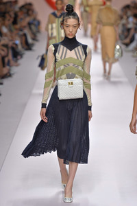 fendi-31(1).thumb.jpg.770933e7a9a6736a670799e0d438dfb4.jpg
