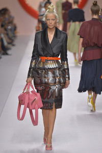 fendi-39(1).thumb.jpg.d58b6a95c5f20393193f67d8e0616ba4.jpg