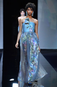 giorgio-armani-rtw-spring-2019-milan-fashion-week-ffw-060(1).thumb.jpg.7ebf709fd363a7911d7ccdf3d8761251.jpg