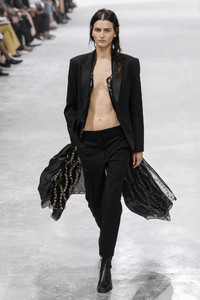 haider-ackermann-rtw-spring-2019-paris-fashion-week1982(1).thumb.jpg.e34a374dd5529c32ca125e7ded6fb957.jpg
