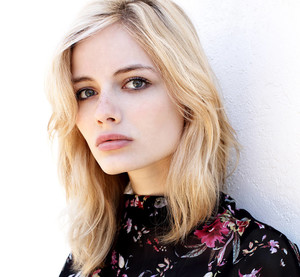 hannah-burnard-23345.thumb.jpg.55c0e5990e767b6a2d73e6ed35bc1161.jpg