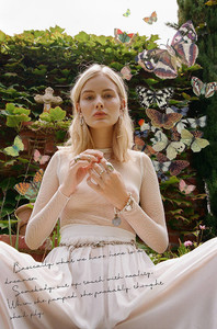 hannah-burnard-24196.thumb.jpg.65c19fc9cdd0bfc43bfd4e938e8559af.jpg