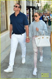 jennifer-lopez-alex-rodriguez-rodeo-drive-01.jpg