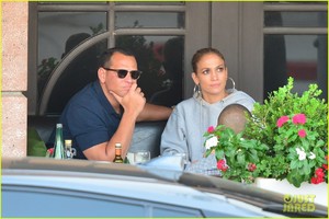 jennifer-lopez-alex-rodriguez-rodeo-drive-19.jpg