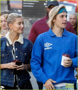 justin-bieber-hailey-baldwin-pack-on-pda-in-london-13.jpg