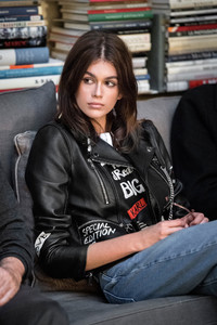 kaia-gerber-karl-lagerfeld-vogue-int-31jul-credit-olivier-saillant-11.thumb.jpg.7d0f7a2ddb9a80baa77fce375e3d70ca.jpg