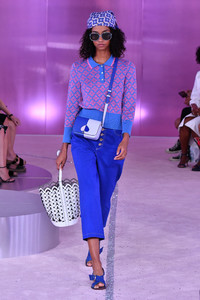 kate-spade-rtw-s19-09(1).thumb.jpg.a49f7eae22cd8168a62d05a4e6cb666a.jpg
