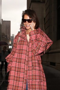 katie-holmes-out-in-new-york-09-09-2018-2.thumb.jpg.253a48770c059bfd291fee73fa2b3ba6.jpg