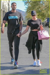 khloe-kardashian-tristan-thompson-movie-september-2018-02.thumb.jpg.65b0115d90545ba7eb3f75ea5dd93597.jpg