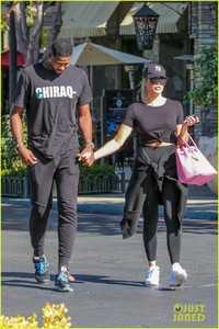 khloe-kardashian-tristan-thompson-movie-september-2018-04.thumb.jpg.9289ba0b1743f44f49beb909248caee7.jpg