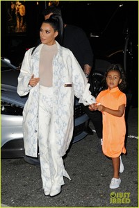 kim-kardashian-daughter-north-step-out-for-dinner-in-nyc-01.jpg