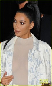 kim-kardashian-daughter-north-step-out-for-dinner-in-nyc-04.jpg