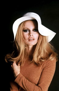 kinopoisk.ru-Brigitte-Bardot-502207.jpg