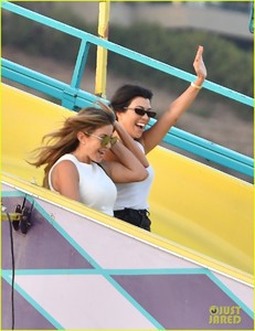 kourtney-kardashian-takes-her-kids-to-malibu-chili-cook-off-01.jpg