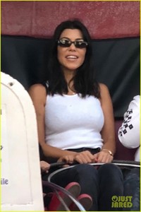 kourtney-kardashian-takes-her-kids-to-malibu-chili-cook-off-03.jpg
