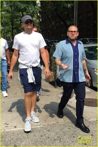 leonardo-dicaprio-jonah-hill-reunite-for-lunch-in-nyc-01.jpg