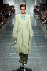 marc-jacobs-rtw-ss19-photos-16(1).thumb.jpg.f04979b75fe665c9bf9feb3a89560c8d.jpg